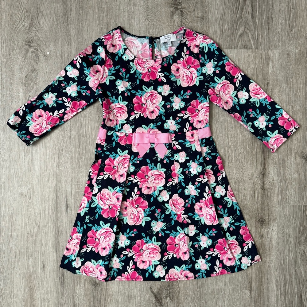 Crown & Ivy Pleated Floral Girls Dress size 7, Long Sleeve, Bow